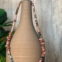 قلادة الرودونايت والأكوامارين والأباتيت – مزيج الش...