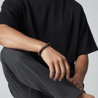 إسوارة رجالية مطاطية من حجر اليسر والجارنت الأخضر