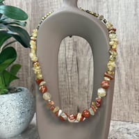 طقم الجاسبر والسترين مع لمسة هيماتيت – مزيج التواز...