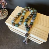 سبحة حجر الموس أجات – طاقة التجدد والارتباط بالطبي...