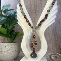 قلادة الطاووس والياقوت – فخامة الطبيعة وسحر الألوا...