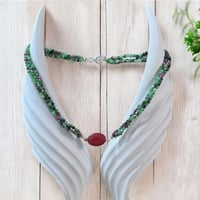 قلادة روبي زوزيت – سحر الطبيعة وجمالها