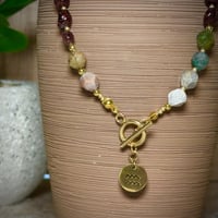 قلادة الأجات وجذر الياقوت واللؤلؤ مع تعليقة الأبرا...