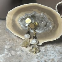 طقم الروز كوارتز واللؤلؤ والسترين – رقة، نقاء، وإش...