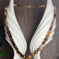 قلادة العقيق، عين النمر، الجاسبر والصدف – قوة أرضي...