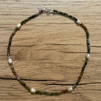 شوكر التورمالين مع حبات اللؤلؤ