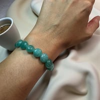 إسوارة من حجر الجاد الأخضر المطاطي