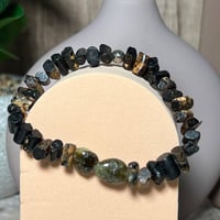 إسوارة رجالية مطاطية من حجر اليسر والجارنت الأخضر