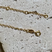 قلادة حب من الفضة 925 مطلية بالذهب مع حجر الأماثيس...