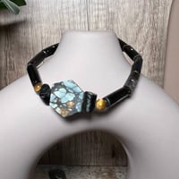 إسوارة رجالية مطاطية من حجر اليسر والفيروز وعين ال...