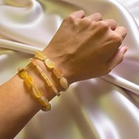 ٣ أساور مطاطية من حجر العقيق