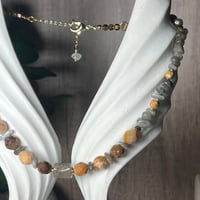 قلادة من حجر الطاووس والعقيق والجاسبر الطبيعي – طا...