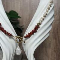 قلادة الجاسبر واللؤلؤ – طاقة التوازن والرقي