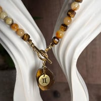 قلادة الكهرمان وعين النمر مع تعليقة برج – قطعة شخص...