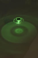 مصباح ليد لحمام السباحة بالطاقة الشمسية