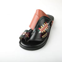 نعال شرقي مطرز