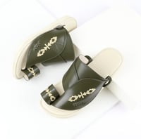 نعال شرقى مطرز طبى