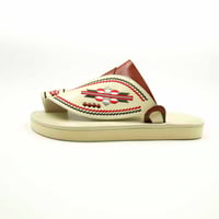 نعال شرقي مطرز