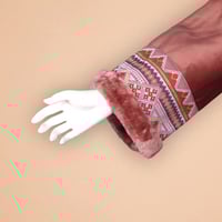 فروة نسائي سدو مطرز | فروة شتوية فاخرة تراثية