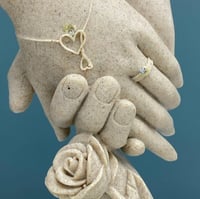 ديكور مجسم ايادي رخامي بوردة