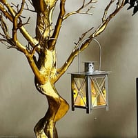 فانوس حديد ملون مع شمعة مضيئة تعمل عالبطارية
