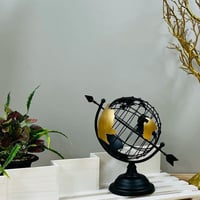 تحفة مكتب او زاوية مميزة لكرة ارضية حديد اسود وذهب...