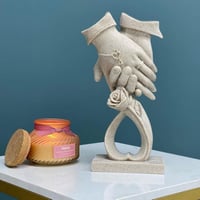 ديكور مجسم ايادي رخامي بوردة