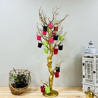 شجرة توزيعات ذهبي كبيرة للمناسبات بجذع دائري باغصا...