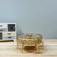 تبسي معدن ذهبي وسط مع غطاء زجاج وحديد على قاعدة ار...