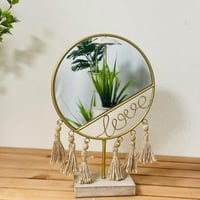 مرايا دائرية باطار ذهبي مع كلمة LOVE على قاعدة خشب...