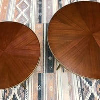 طاولة مدورة خشب اطار حديد ذهبي وسط