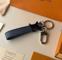 ميدالية لويس فتون جلد رمادي