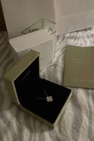 سلسال فان كليف الابيض