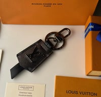 ميدالية لويس فتون جلد بني