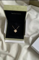 سلسال فان كليف الابيض