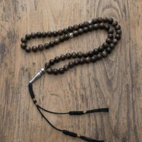 سبحة خشب العود الطبيعي معتقة بدهن عود كركوشة قطنية