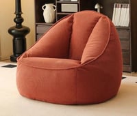 مقعد احمر مع مسند اقدام