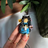 الأميرة إيلورا وقطها تعليقة سيارة-ميدالية