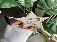 تعليقة سيارة ( انا نجم ) نجمة مع كتابة نص