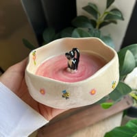 وعاء ياسمينا النحلة