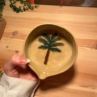 وعاء ماتشا البني النخلة