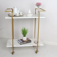 عربة تقديم لون ذهبي دورين سطح خشب لون ابيض شبيه ال...