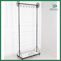 رف معدني لون أسود بتصميم مبتكر لعرض الملابس