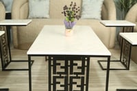 طقم طاوله حديد ليزر سطح خشب شكل ماركه