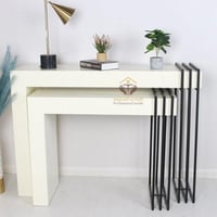 طاولة مدخل دورين خشب لون سكري وحديد لون أسود