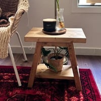 طاوله جانبيه خشب طبيعي كلاسيك