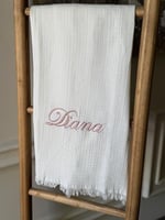 بطانية موسلين مع تطريز الاسم