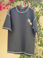 تي شيرت بطباعه خلفيه لون اسود