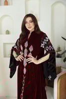 جلابيه مخمل بتطريز يدوي وتدخيلات الشيفون بالاكمام