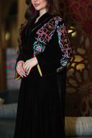 جلابيه مخمل بتطريز كمبيوتر بالكتف